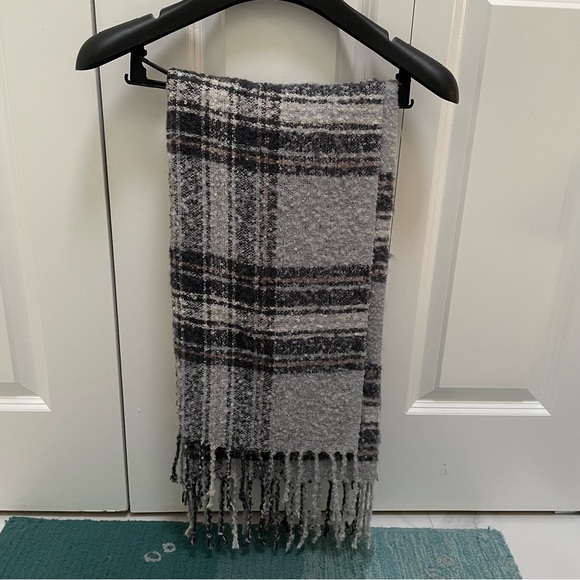 Abercrombie blanket scarf - Picture 5 of 5